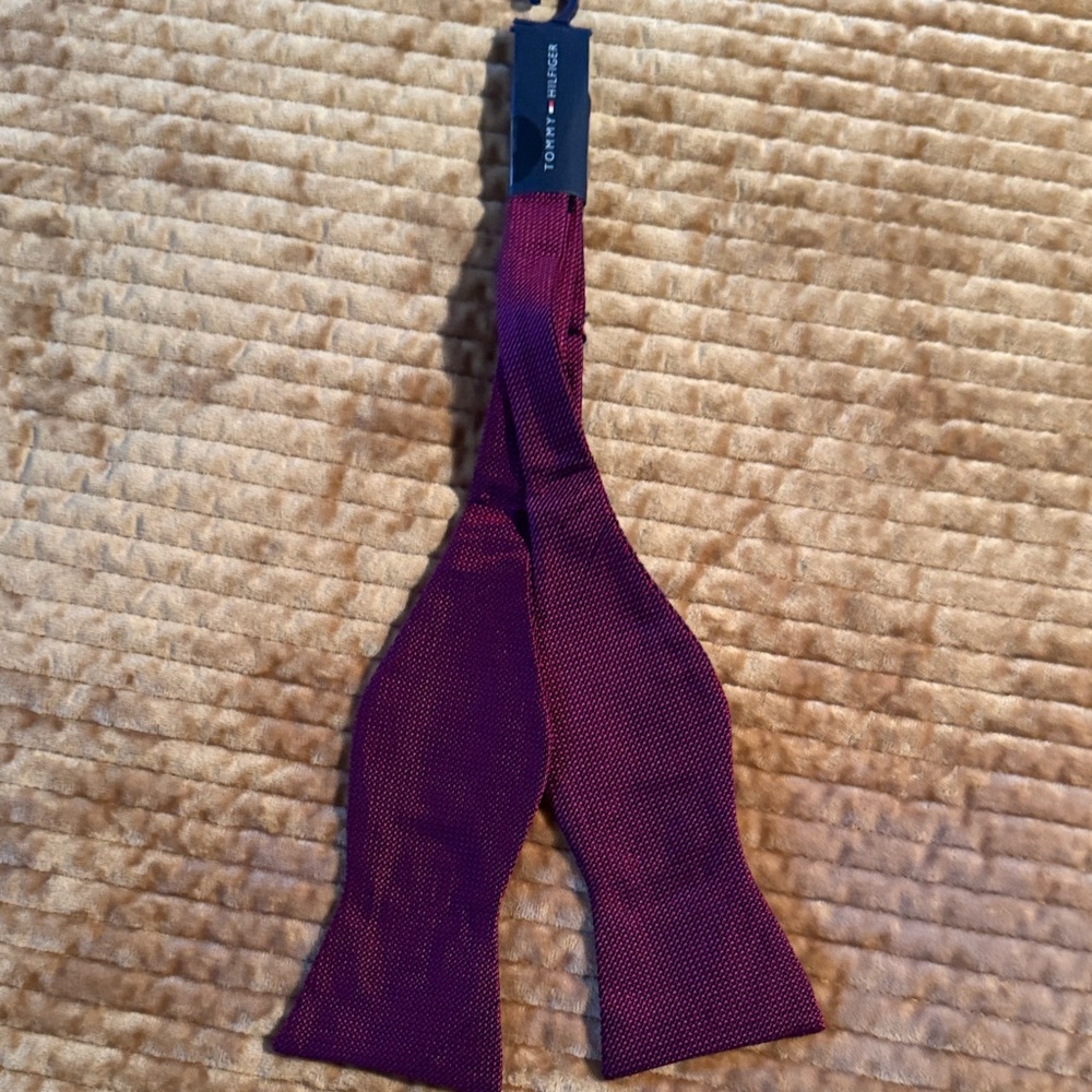 Tommy Hilfiger Men’s Blue Red Check Silk Bow Tie NWT